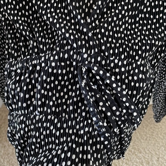 NWOT - Zara Flowy Top - Picture 4 of 5